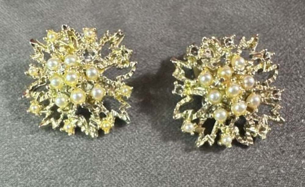Vintage Gold Tone Open Work Faux Pearl Flower Cluster Clip-On Earrings